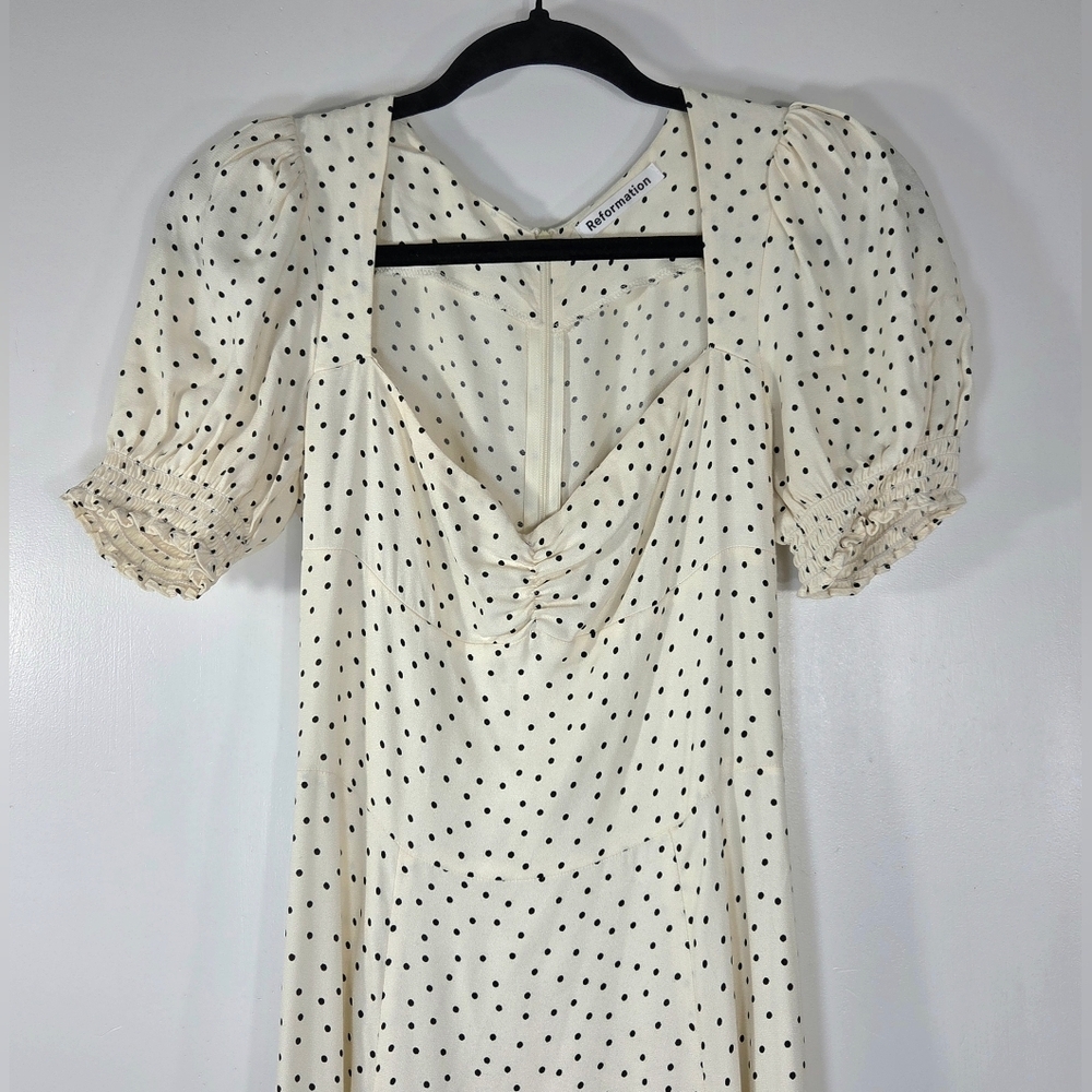 REFORMATION LACEY SMOCKED SLEEVE POLKA DOT MIDI DRESS. - Picture 3 of 6